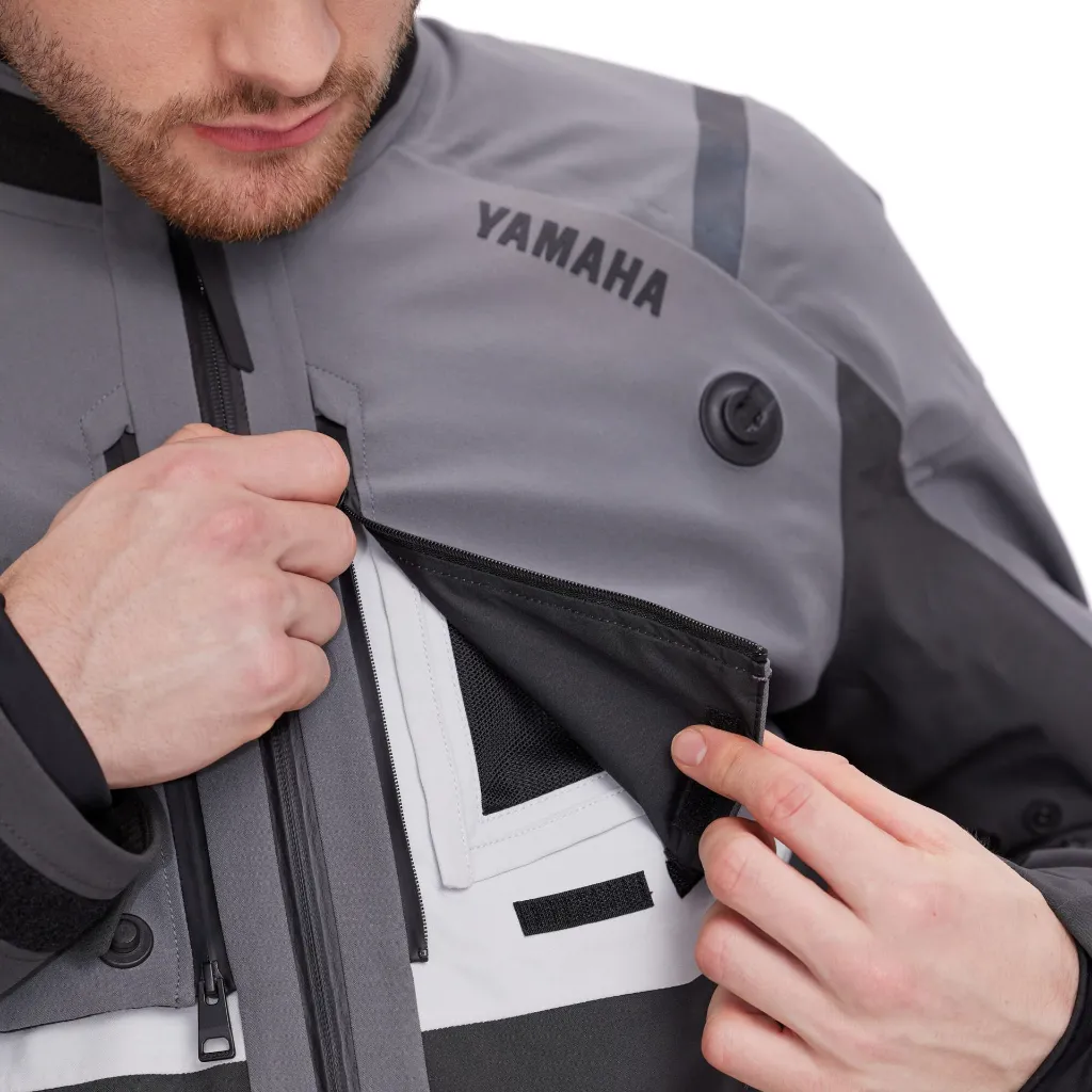 A25-STJ01-F0-0L-sport-tour-laminated-jacket-men-Studio-007.webp