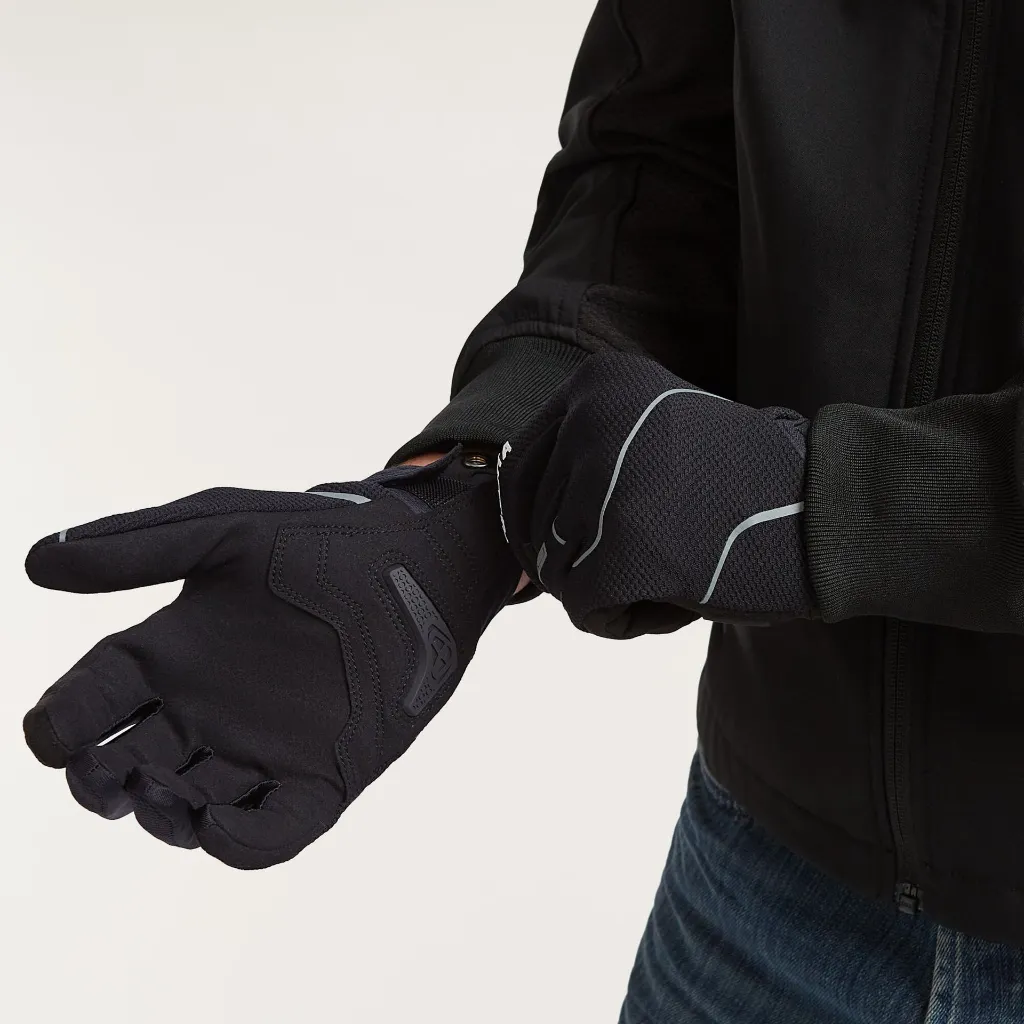 QMA-26SC1-B0-0L-26-Summer-Scooter-glove-for-men-Trosa-EU-Studio-002.webp